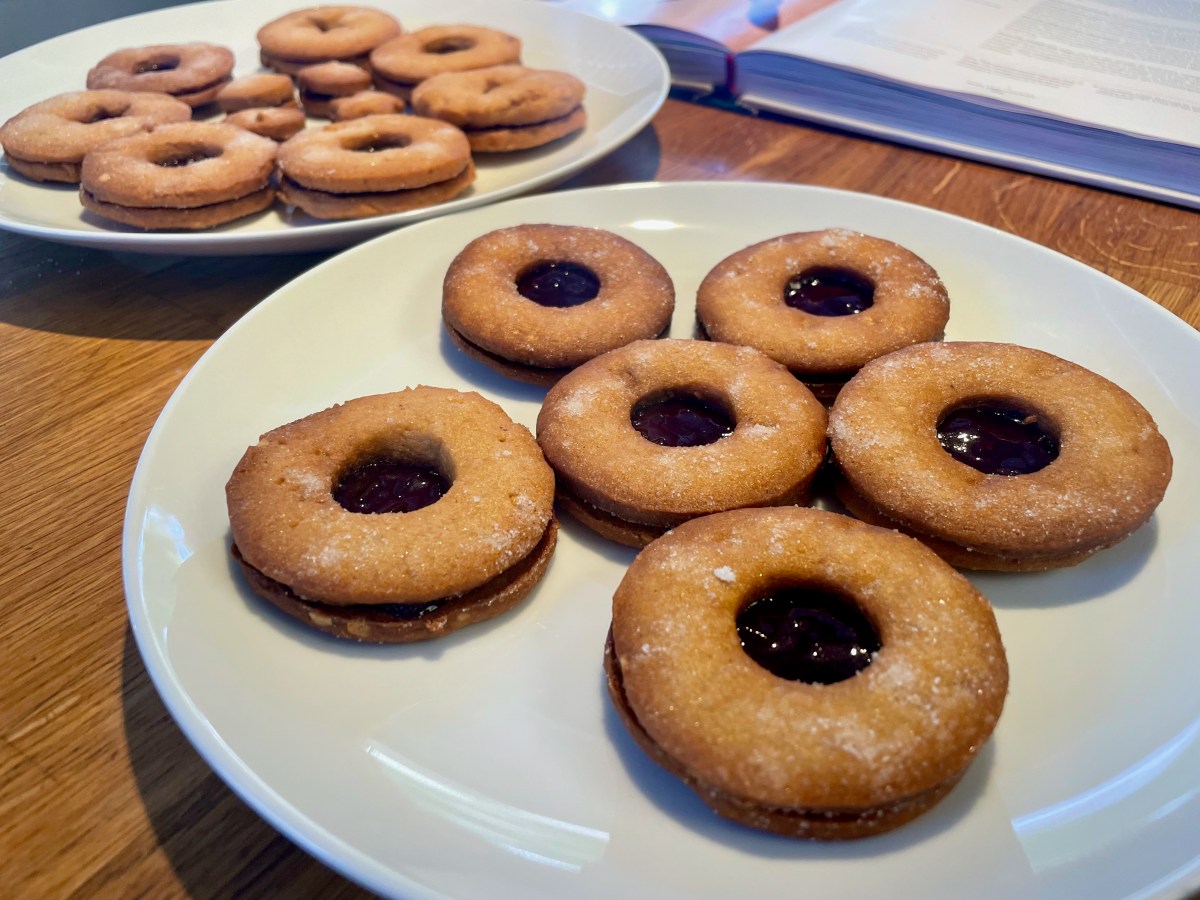 Recipe Review: Peanut Butter And Concord Grape Sandwich&nbsp;Cookies